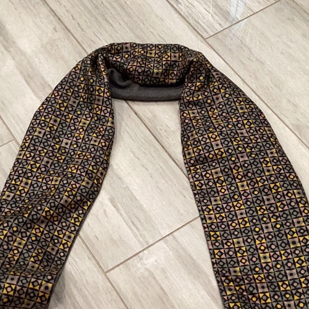 Geometric Patterned Scarf - image 1